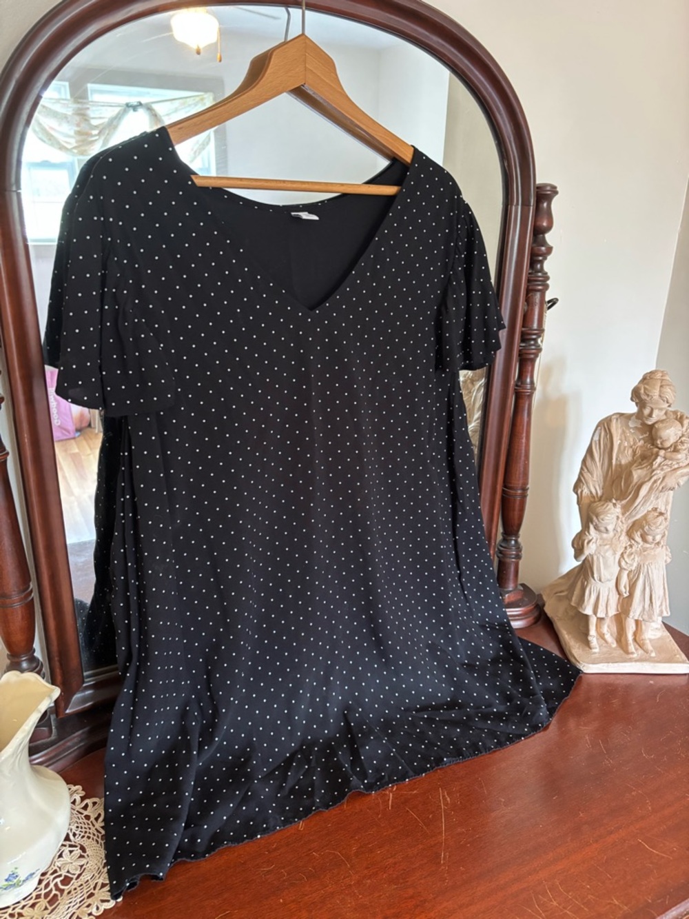 Old Navy Women's Black Polka Dot V-Neck Top Size 4X